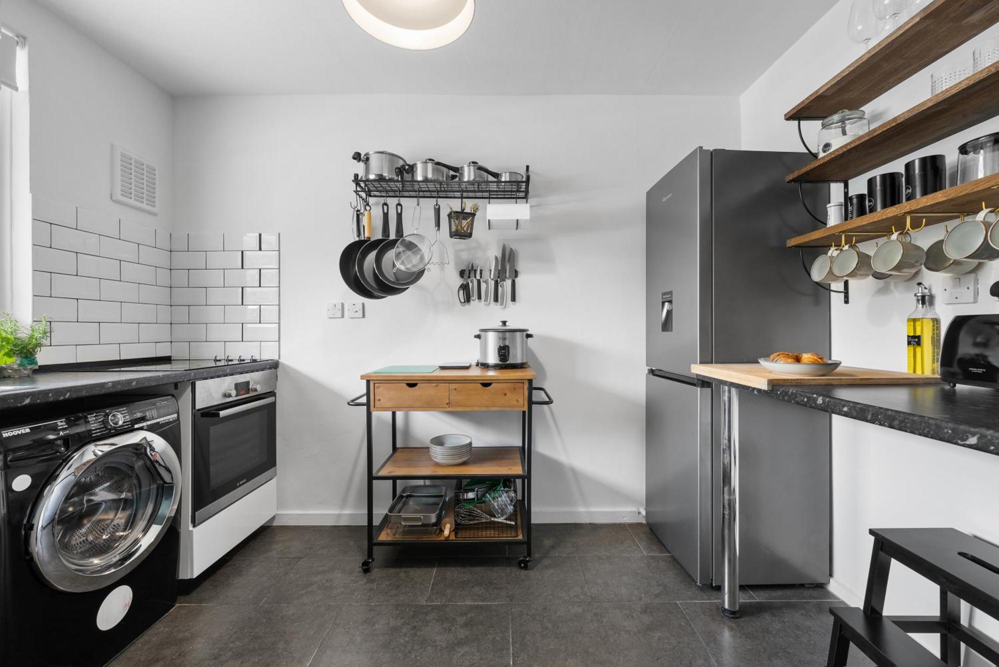 Spacious 3 Bedroom Whitechapel With Garden By Gold Londen