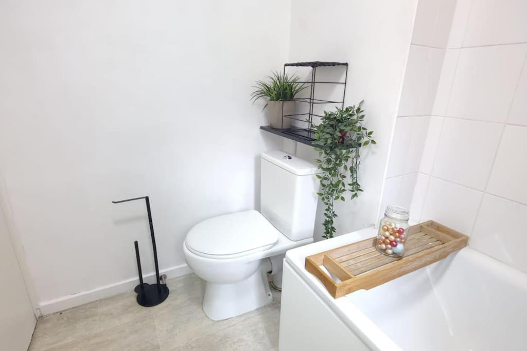 2 Bed Brick Lane Flat, Liverpool St Apartment London