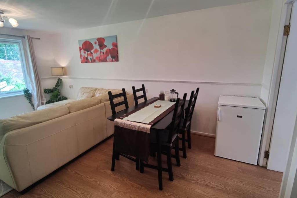 2 Bed Brick Lane Flat, Liverpool St