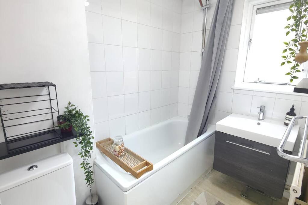 Apartment 2 Bed Brick Lane Flat, Liverpool St *