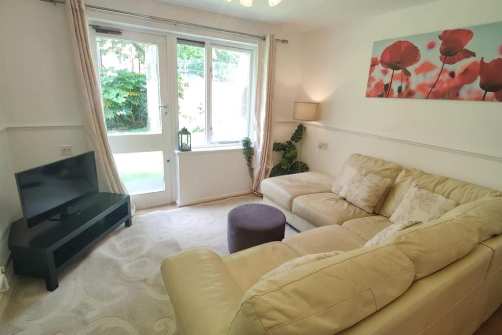 2 Bed Brick Lane Flat, Liverpool St London