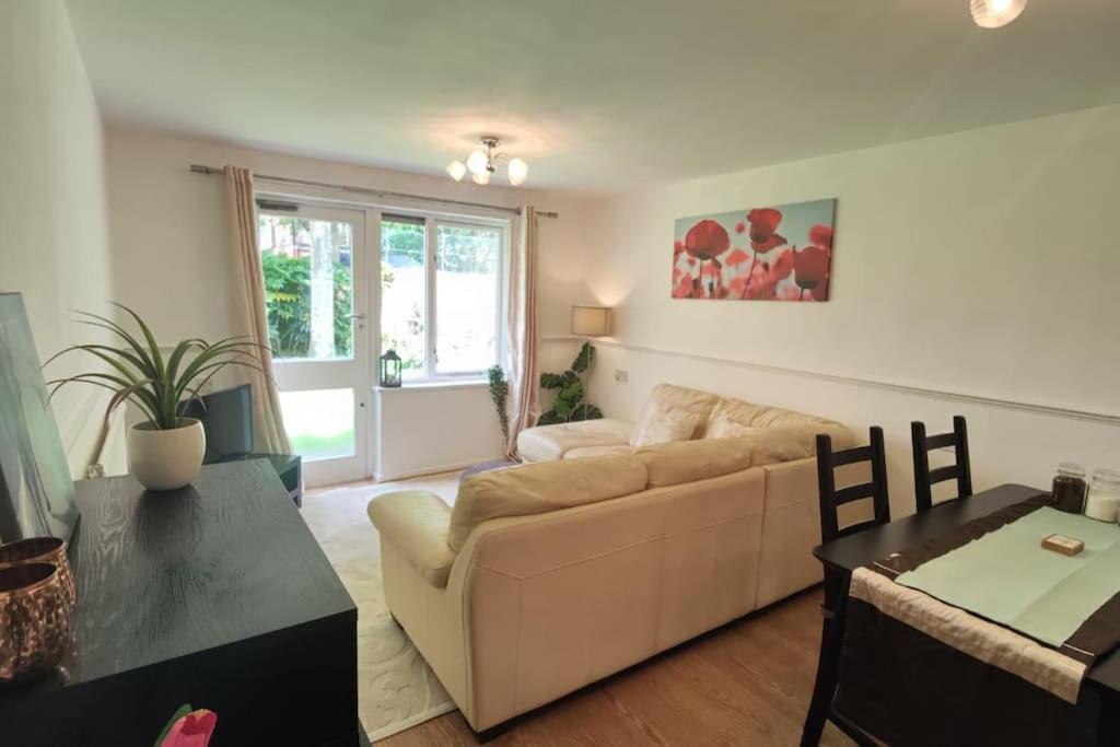 2 Bed Brick Lane Flat, Liverpool St Apartment London