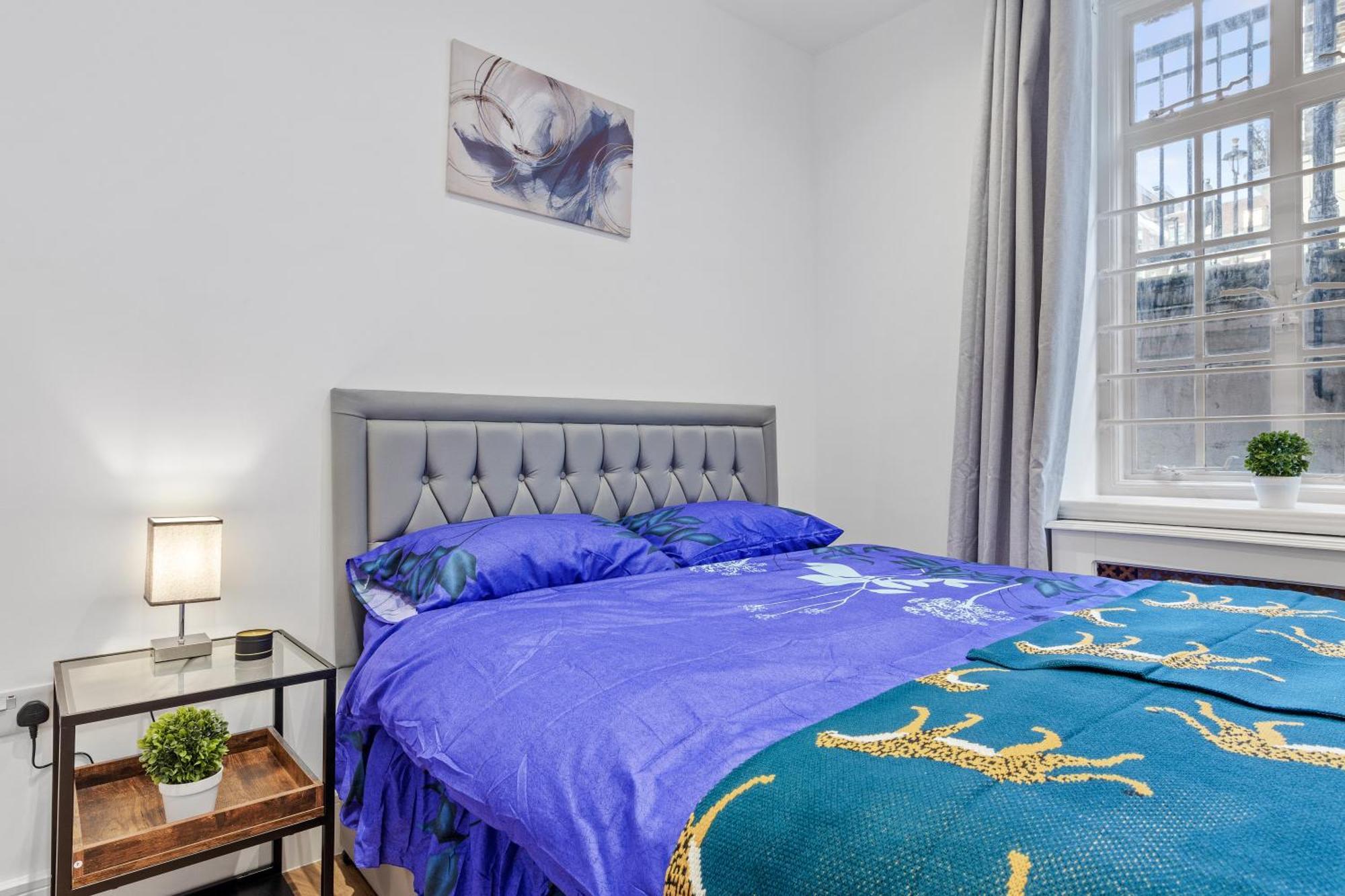 Modern In Marble Arch Apartment