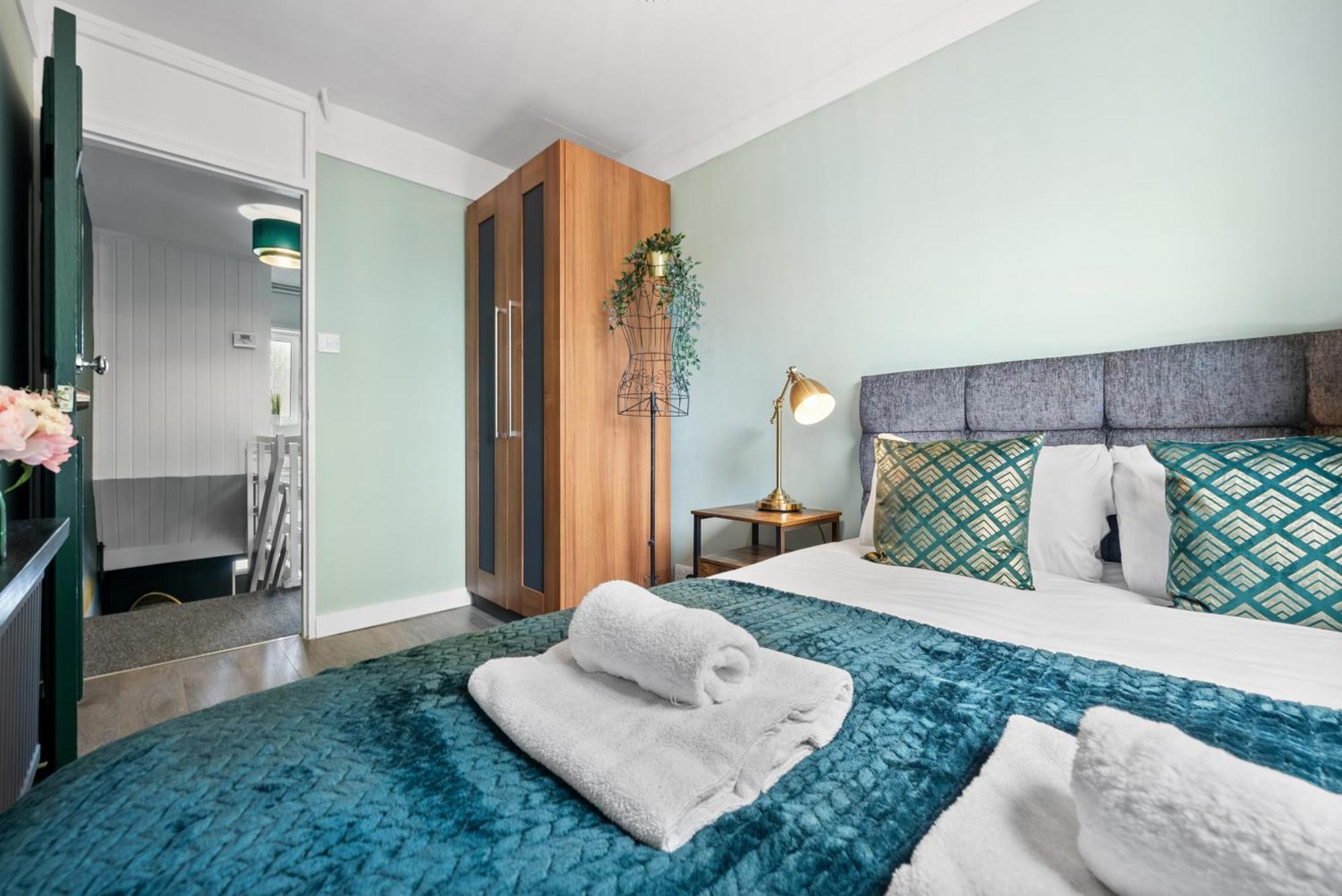 Spacious 3 Bedroom Whitechapel With Garden By Gold * Londen