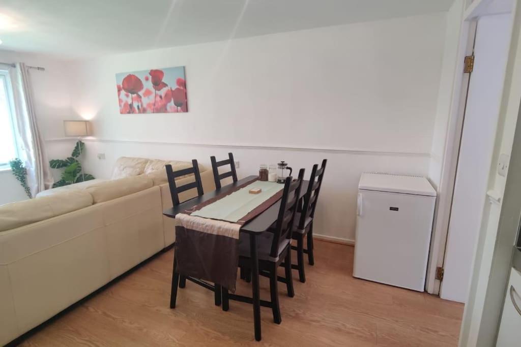 2 Bed Brick Lane Flat, Liverpool St *