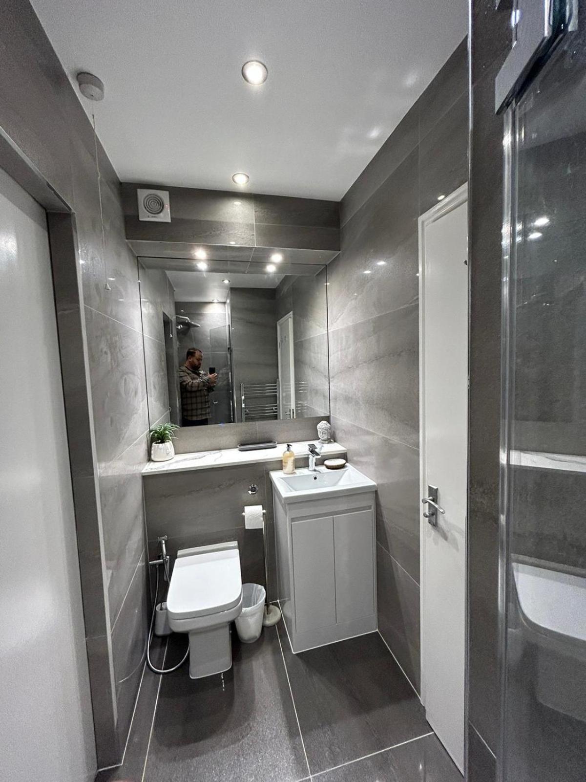 Woodsford Sq - Private Parking Appartement Londres