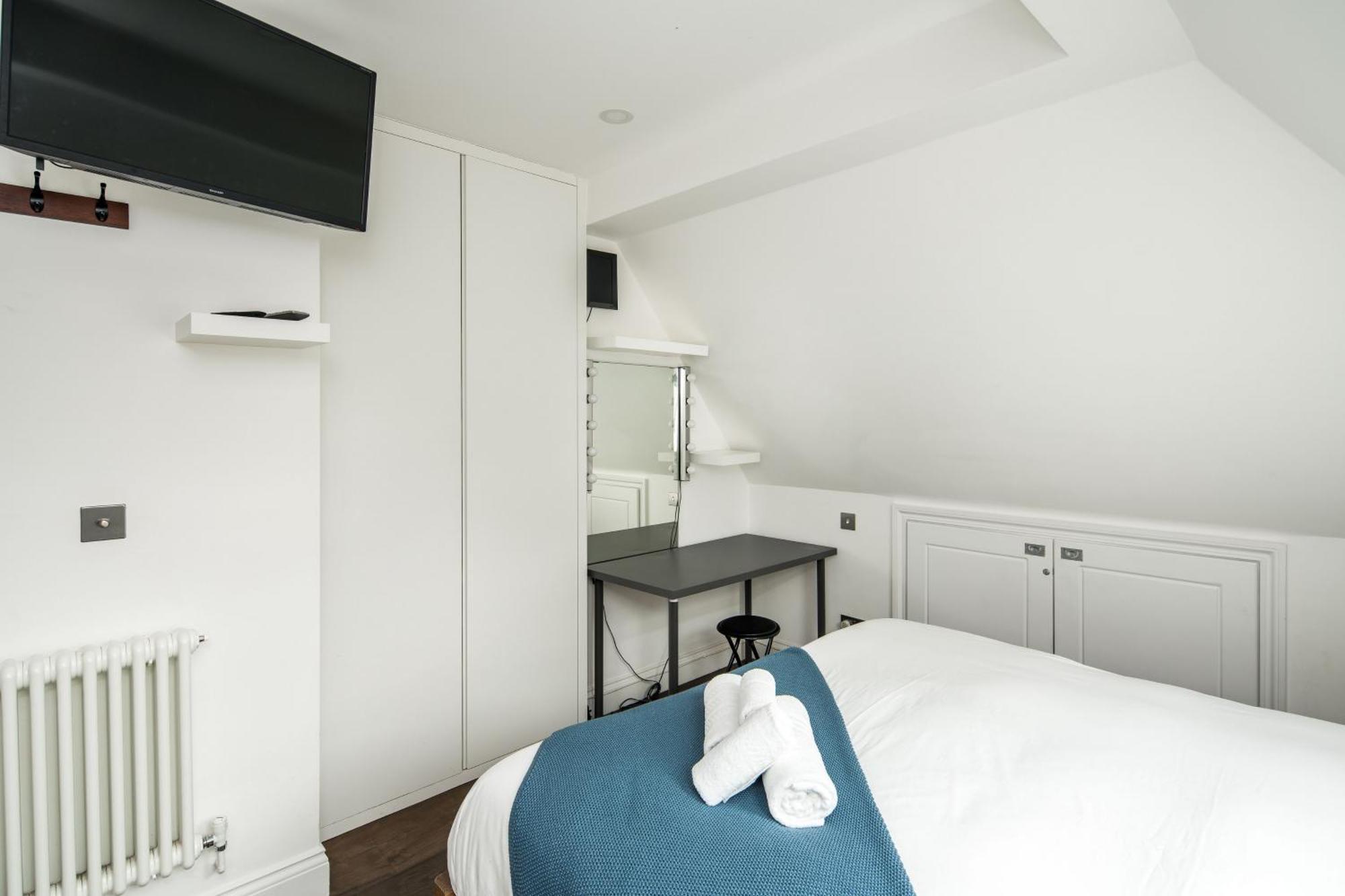 Sleek And Stylish 1bd With Balcony, Hammersmith Londres