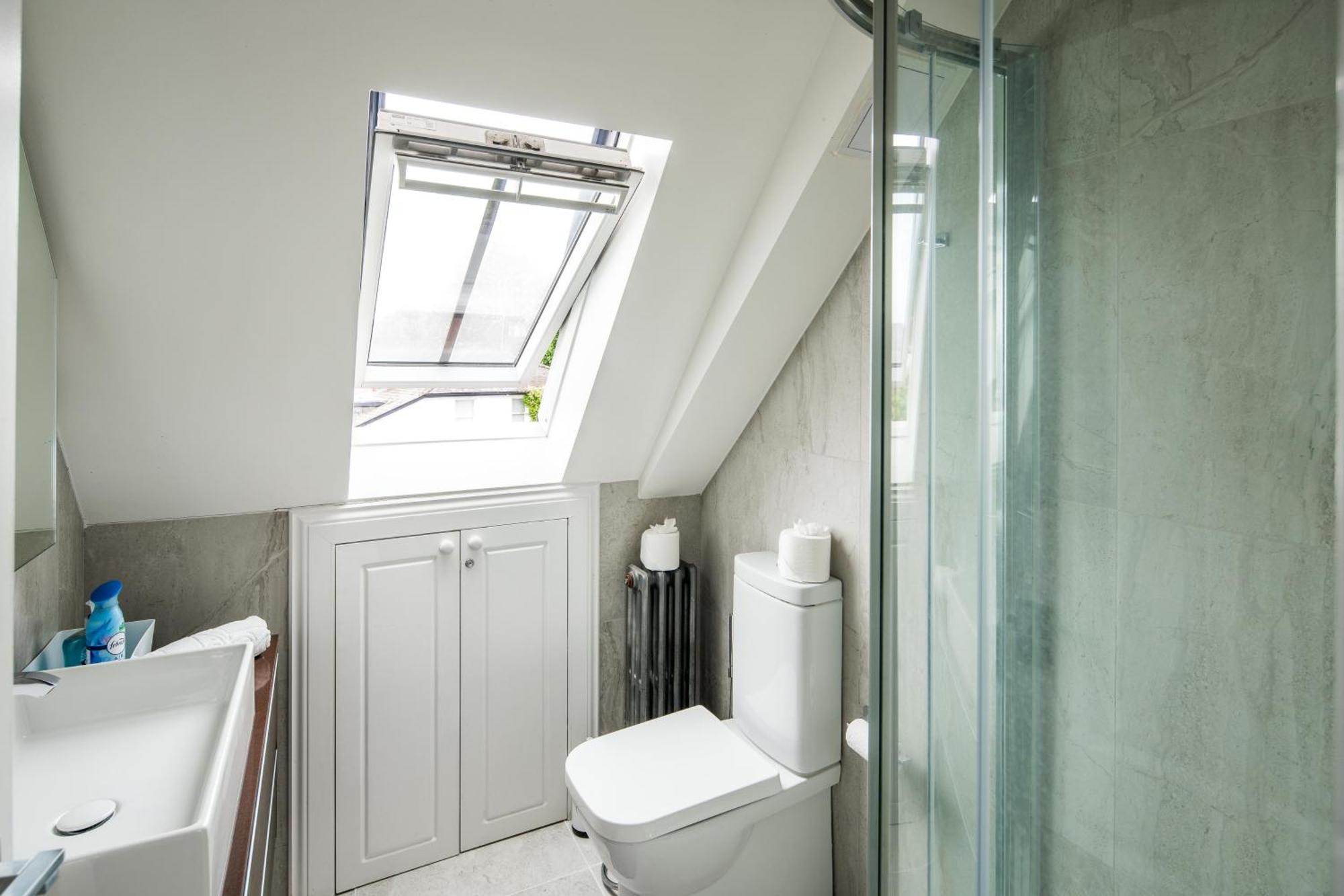 Sleek And Stylish 1bd With Balcony, Hammersmith * Londres