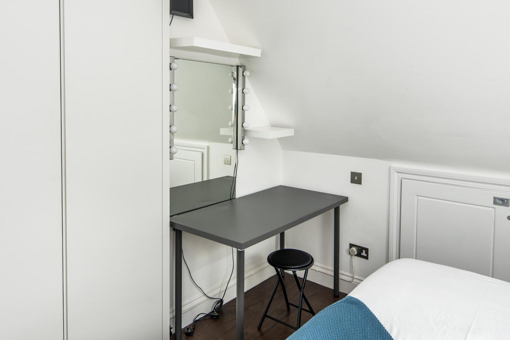 Sleek And Stylish 1bd With Balcony, Hammersmith Appartement