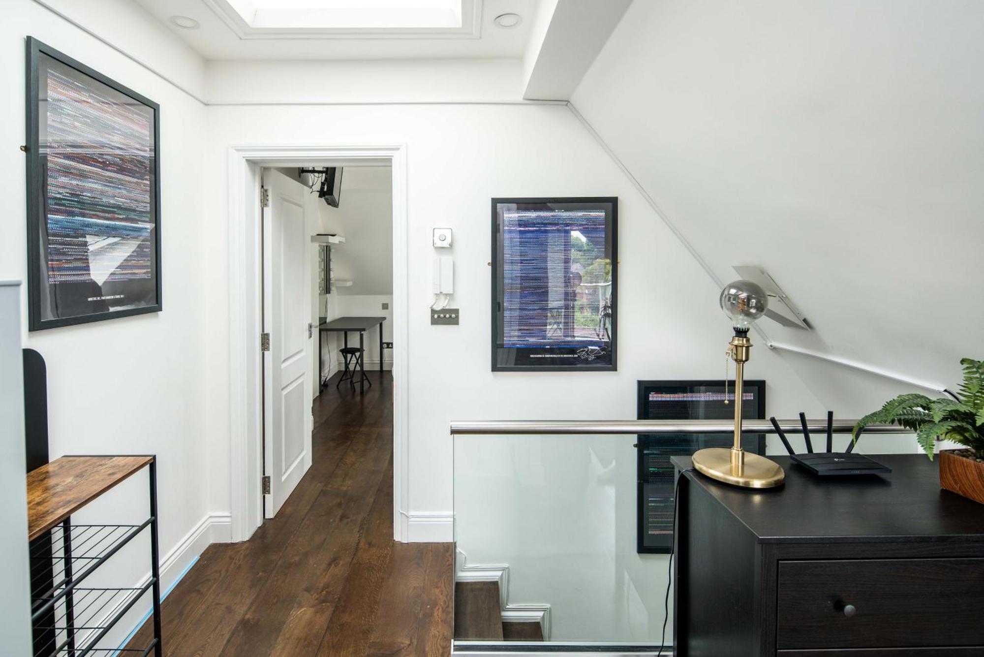 Sleek And Stylish 1bd With Balcony, Hammersmith Apartment London