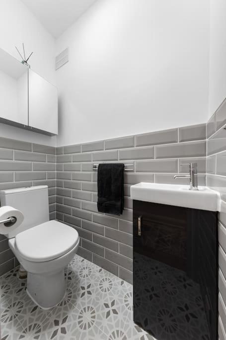 Brand New 3 Bedroom Flat In Apartamento