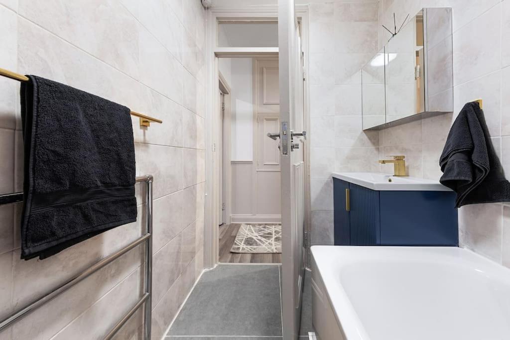 Brand New 3 Bedroom Flat In Apartamento Londres