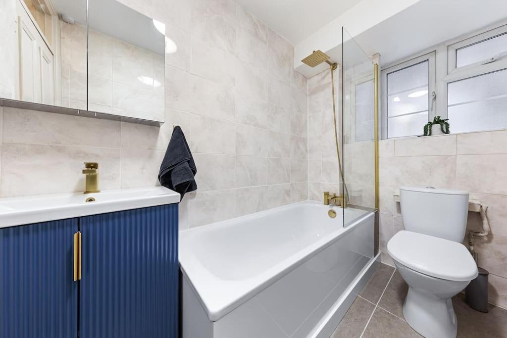 Brand New 3 Bedroom Flat In Londres