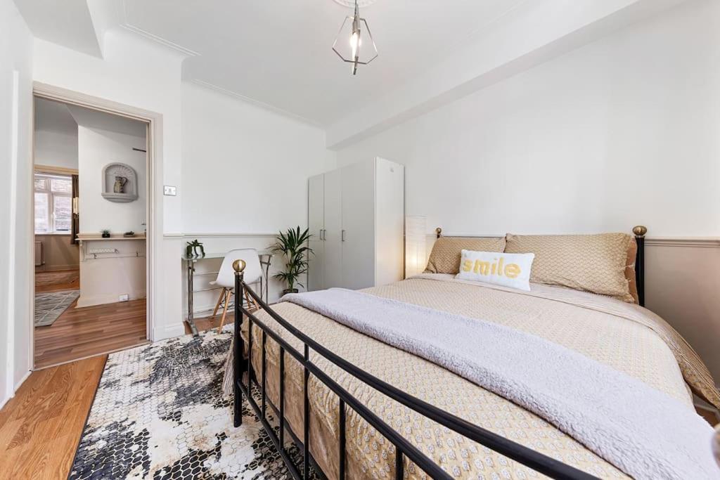 Brand New 3 Bedroom Flat In Londres