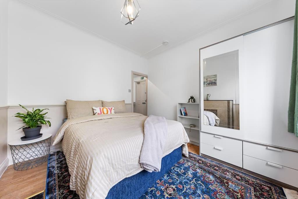 Apartamento Brand New 3 Bedroom Flat In