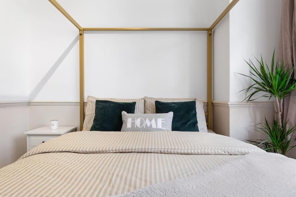 Apartamento Brand New 3 Bedroom Flat In *
