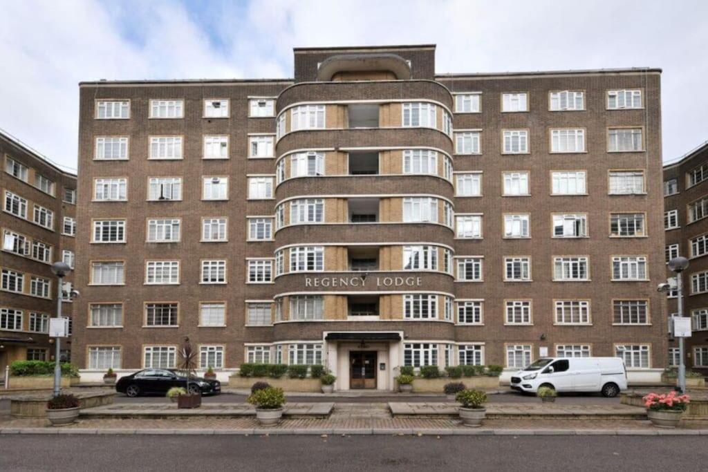 Brand New 3 Bedroom Flat In Apartamento