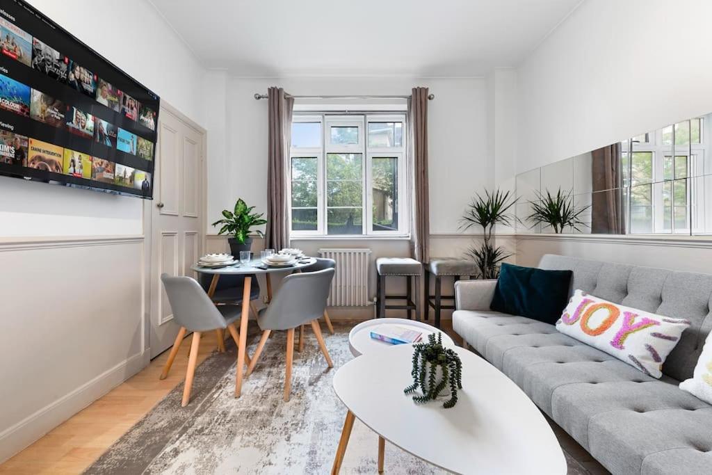 Brand New 3 Bedroom Flat In Apartamento *