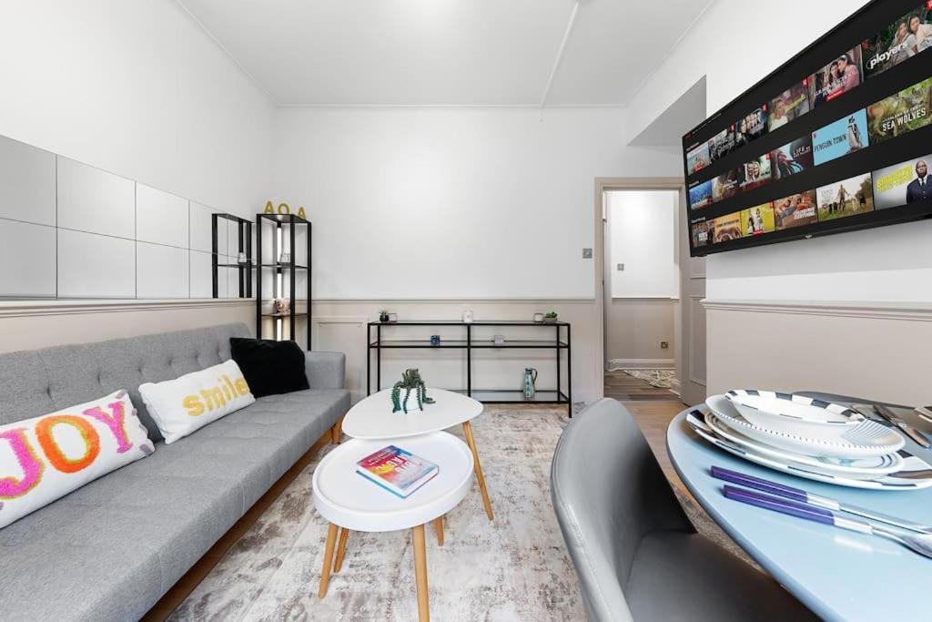 Brand New 3 Bedroom Flat In Apartamento Londres