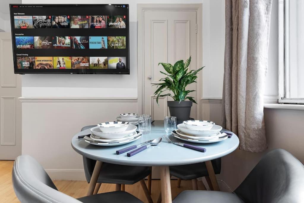 Brand New 3 Bedroom Flat In Londres