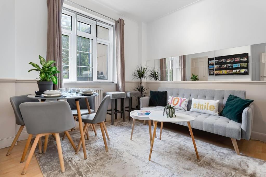 Brand New 3 Bedroom Flat In Apartamento
