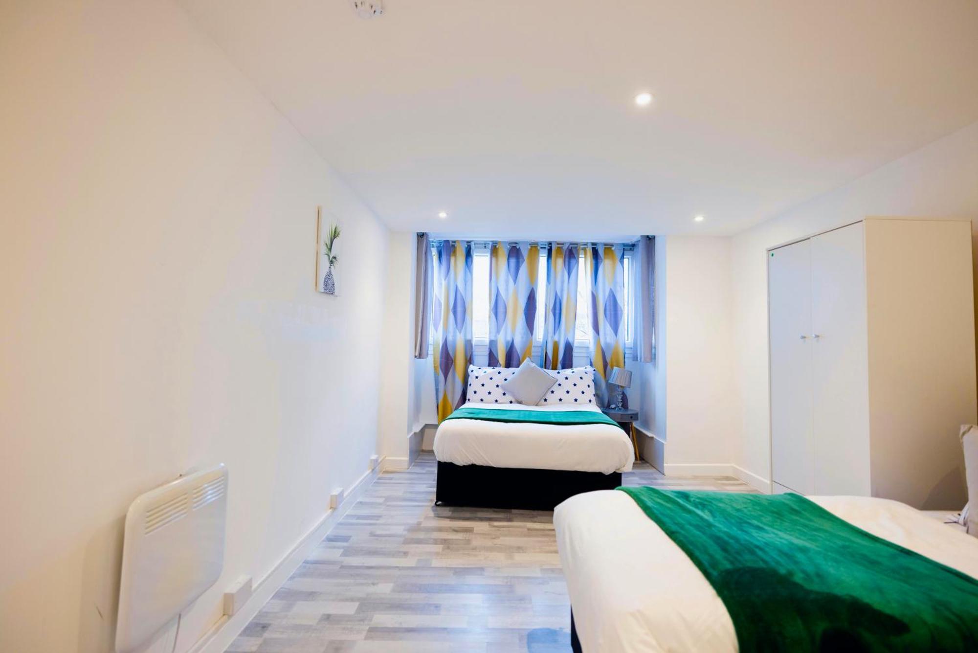 2 Bedrooms-6guests-veryspacious-freeparking-wifi Apartment London