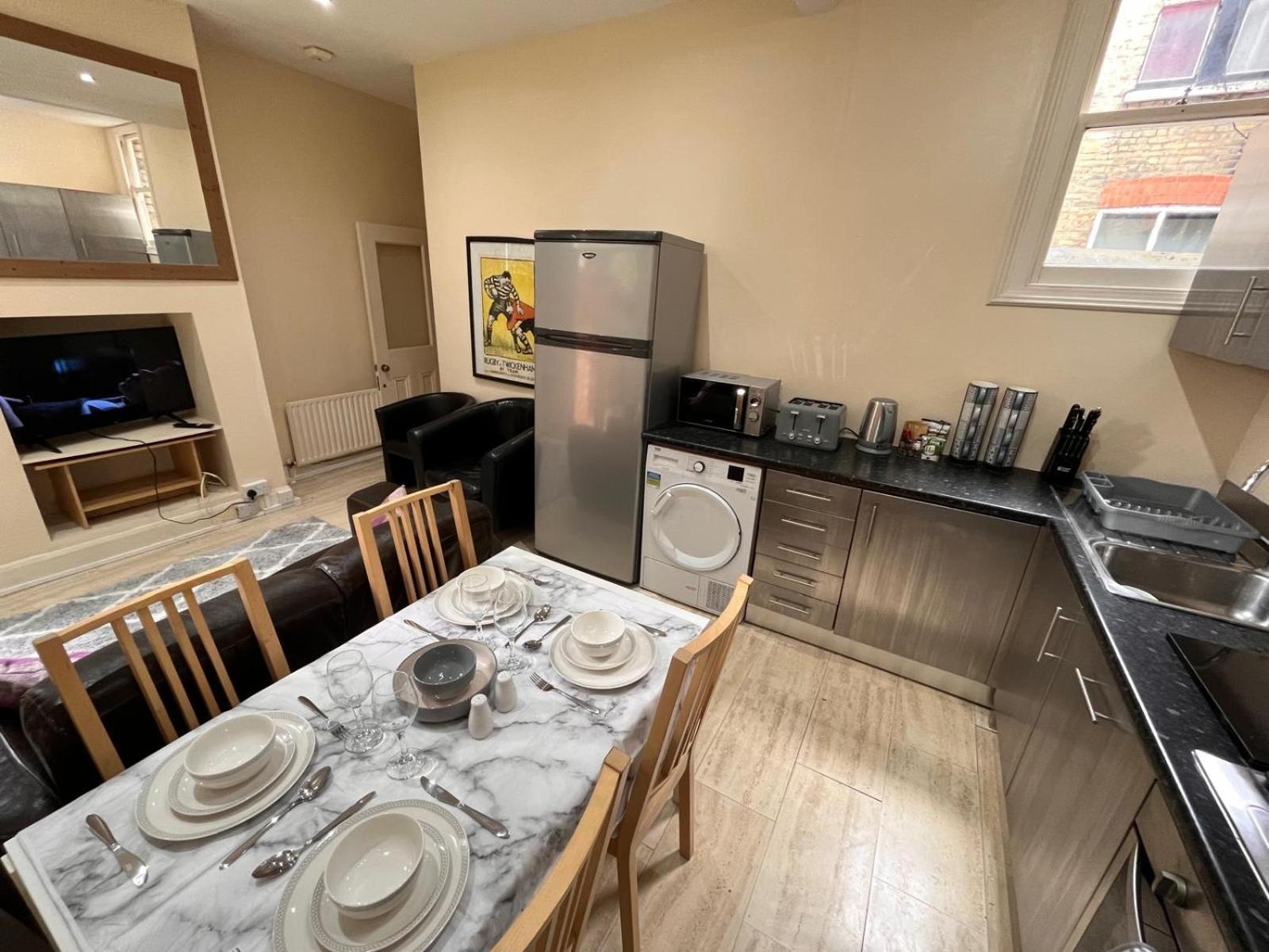 Apartment 4 Bedroom Ground Floor For Up To 7 Guests London