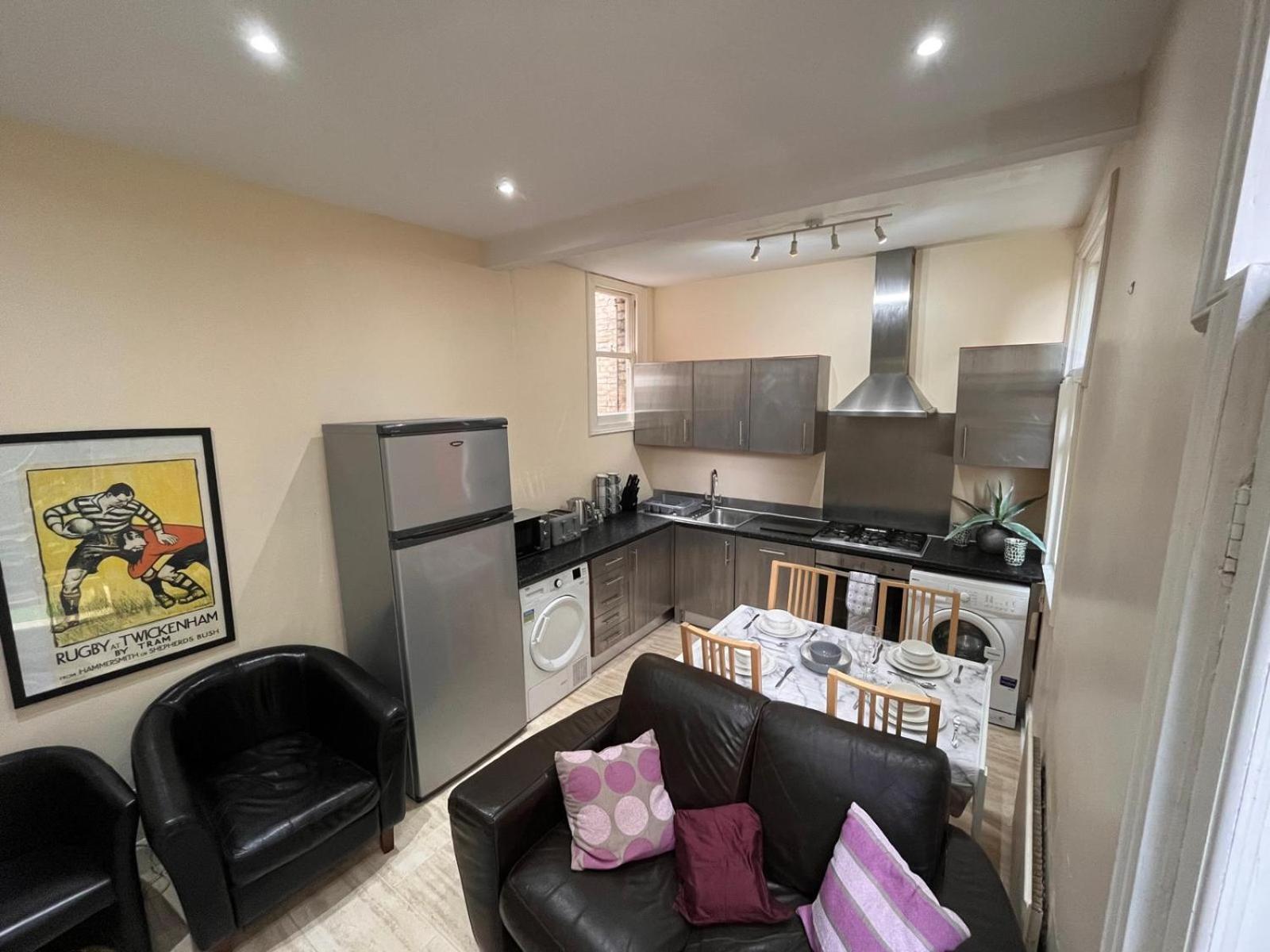 4 Bedroom Ground Floor For Up To 7 Guests London