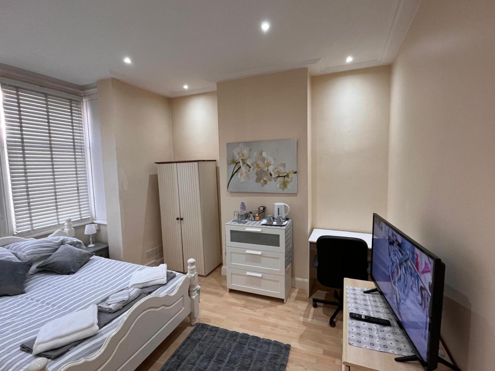 4 Bedroom Ground Floor For Up To 7 Guests * London