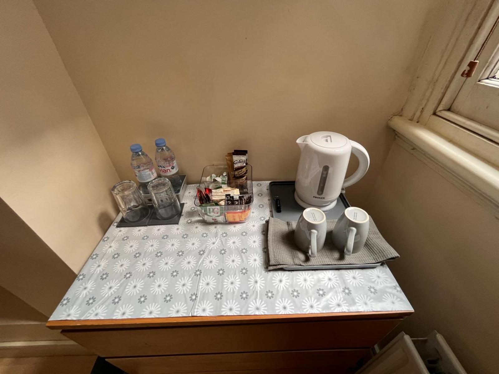 4 Bedroom Ground Floor For Up To 7 Guests Apartment London