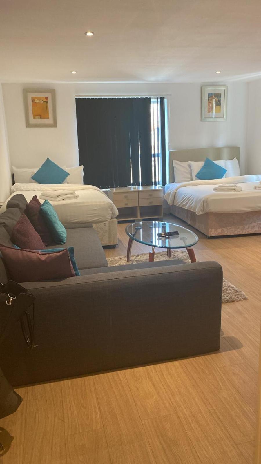 Appartement Heads On Bed -canary Wharf Docklands For The Larger Groups *