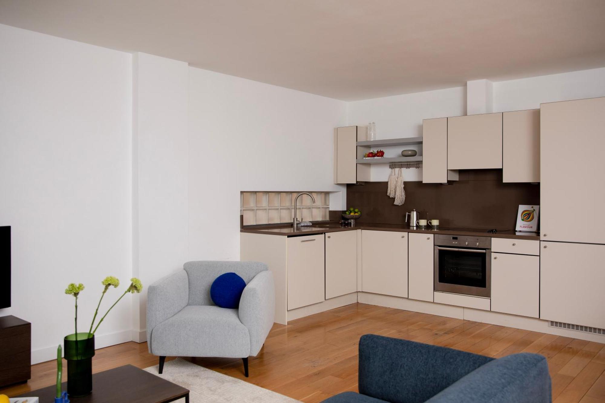 Bob W Tower Hill Residences *