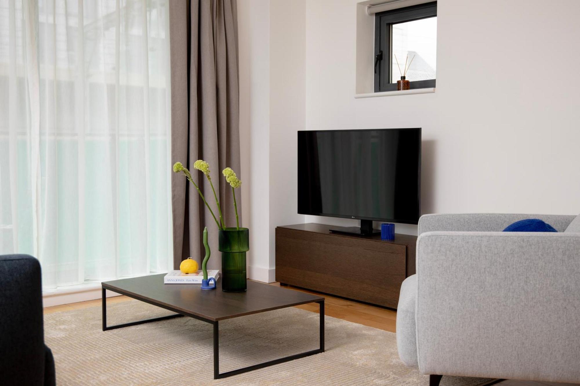 Bob W Tower Hill Residences *