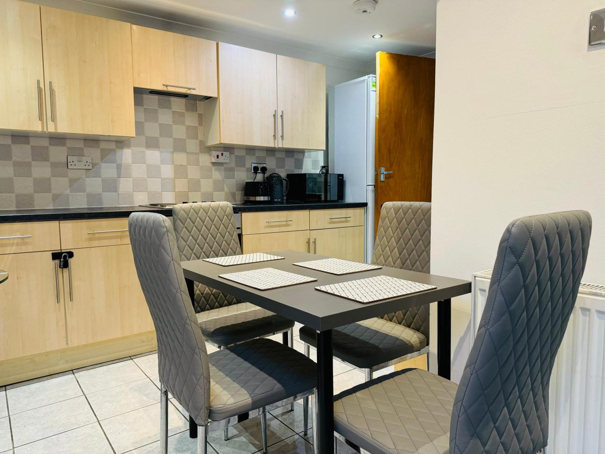 Apartment Falcon - 2 Bedroom Ground Floor Flat In *