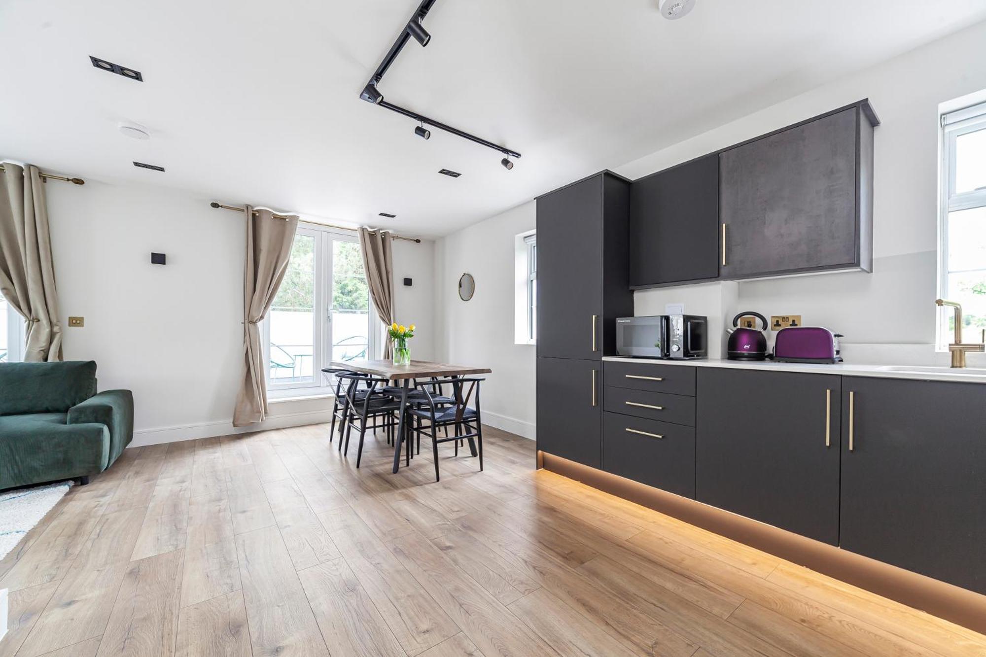 Apartamento Arte - Serviced For Leisure And Business - Private Parking - 12 Minutes Walking From Wembley Stadium *