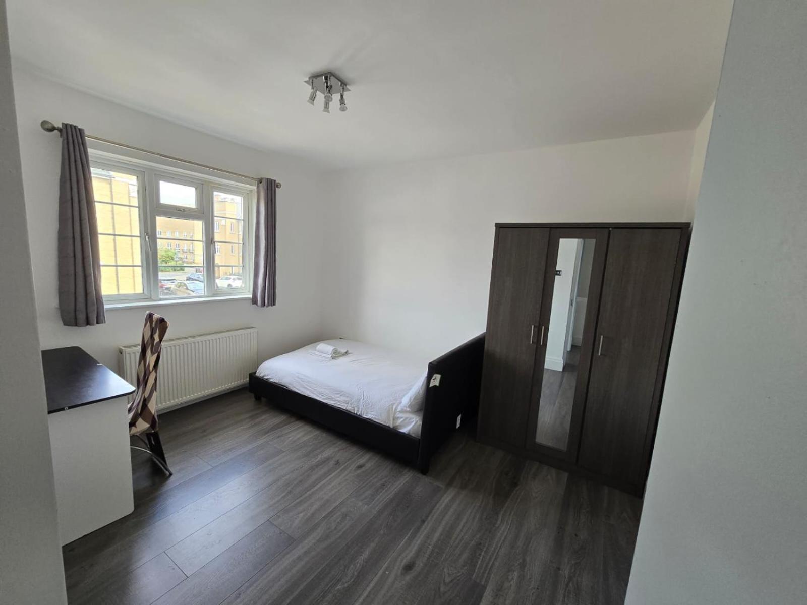 Limehouse Townhomes Modern 4-bedroom, 3-bathroom Townhome With A Private Garden Londres