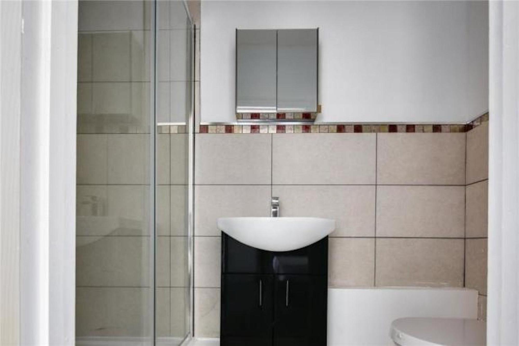 Hébergement de vacances Limehouse Townhomes Modern 4-bedroom, 3-bathroom Townhome With A Private Garden