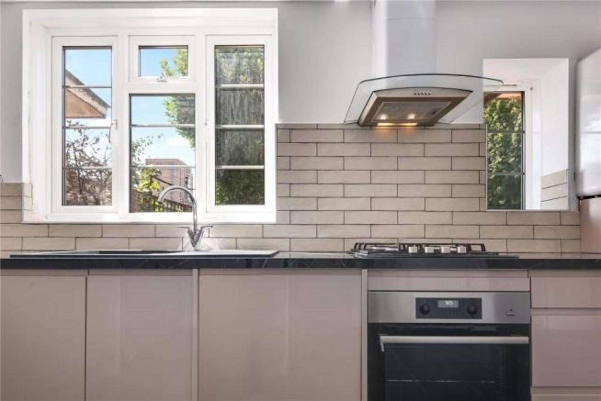 Hébergement de vacances Limehouse Townhomes Modern 4-bedroom, 3-bathroom Townhome With A Private Garden *