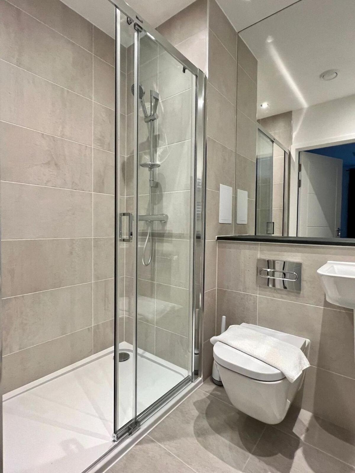 Deluxe 3 Bedrooms Modern Flat In Stratford Londres