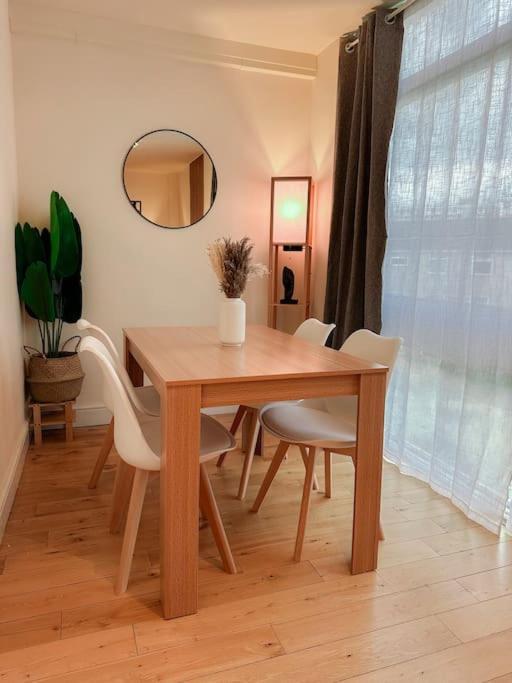 Bright & Spacious Split Level Flat In Kennington *