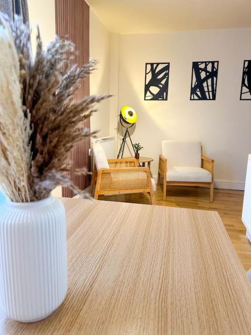 Bright & Spacious Split Level Flat In Kennington