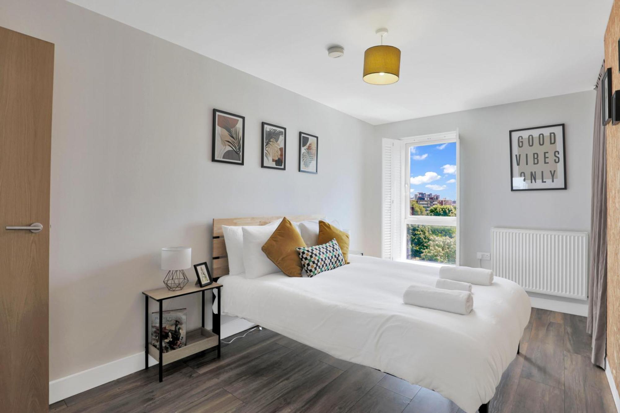 Canal View 2bd Balcony Retreat Appartement *