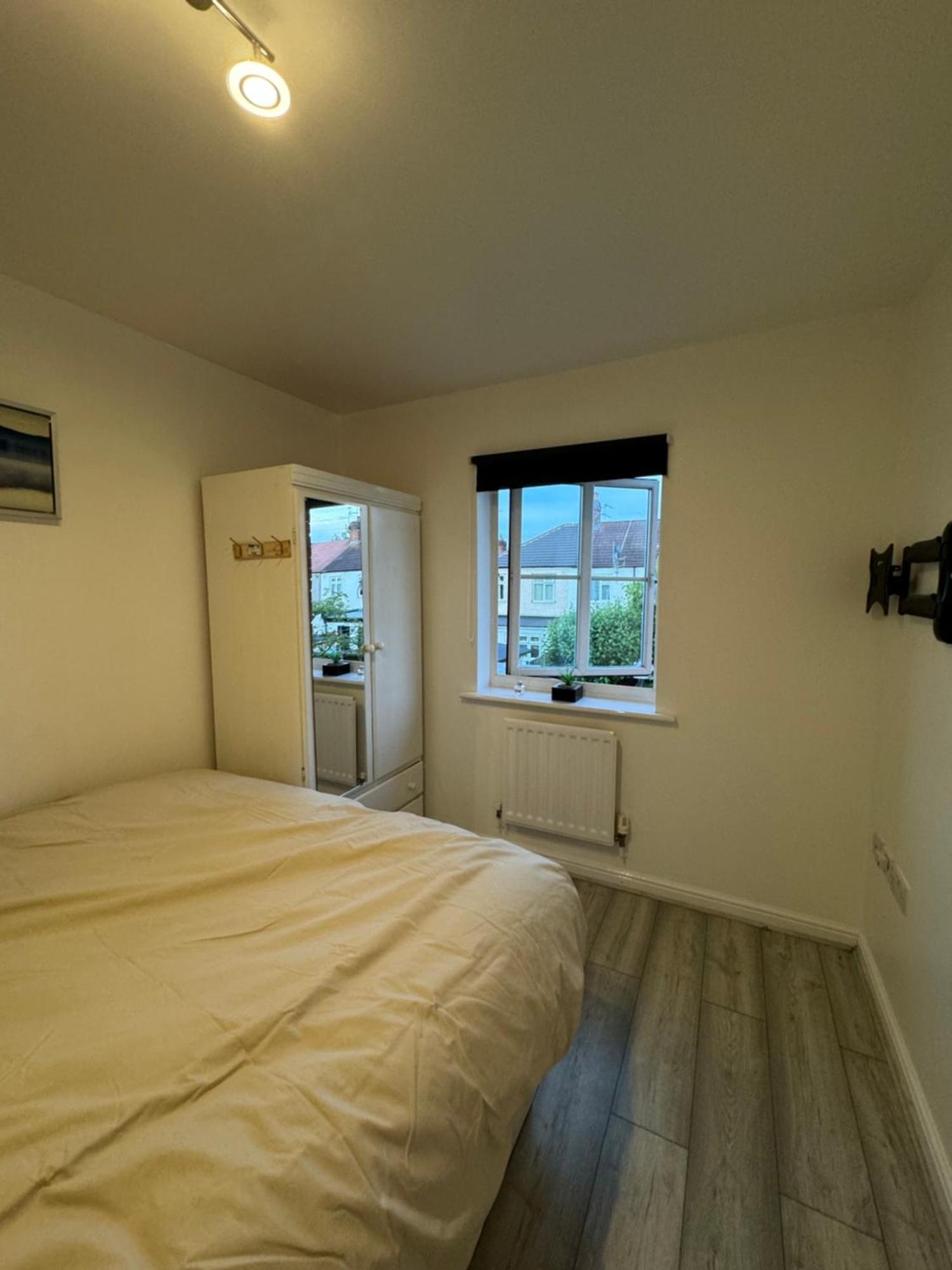 Spacious 3 Bedroom Home, With Private Driveway 5 Minutes From Excel Centre & Custom House Casa de férias