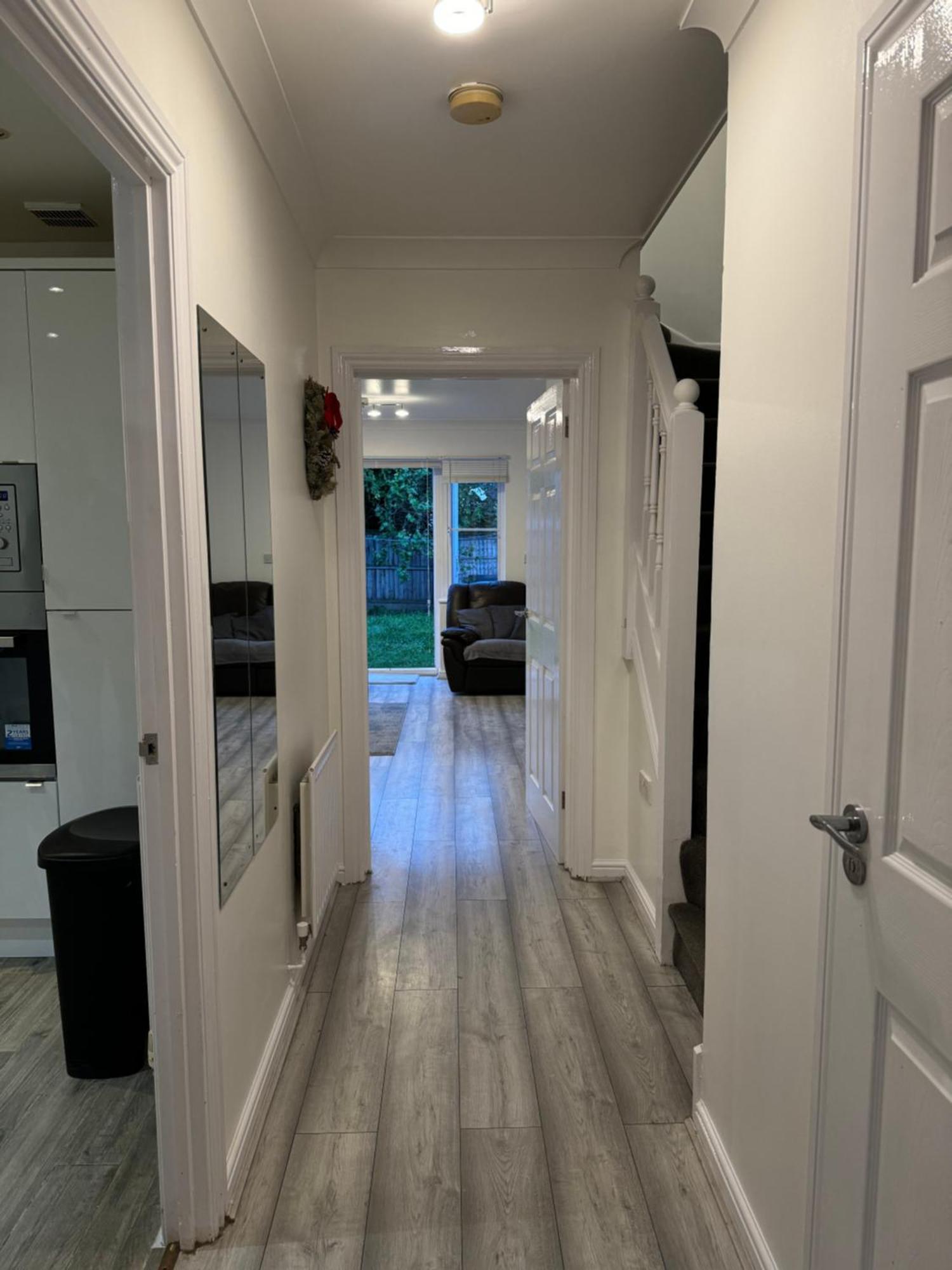 Spacious 3 Bedroom Home, With Private Driveway 5 Minutes From Excel Centre & Custom House Londres