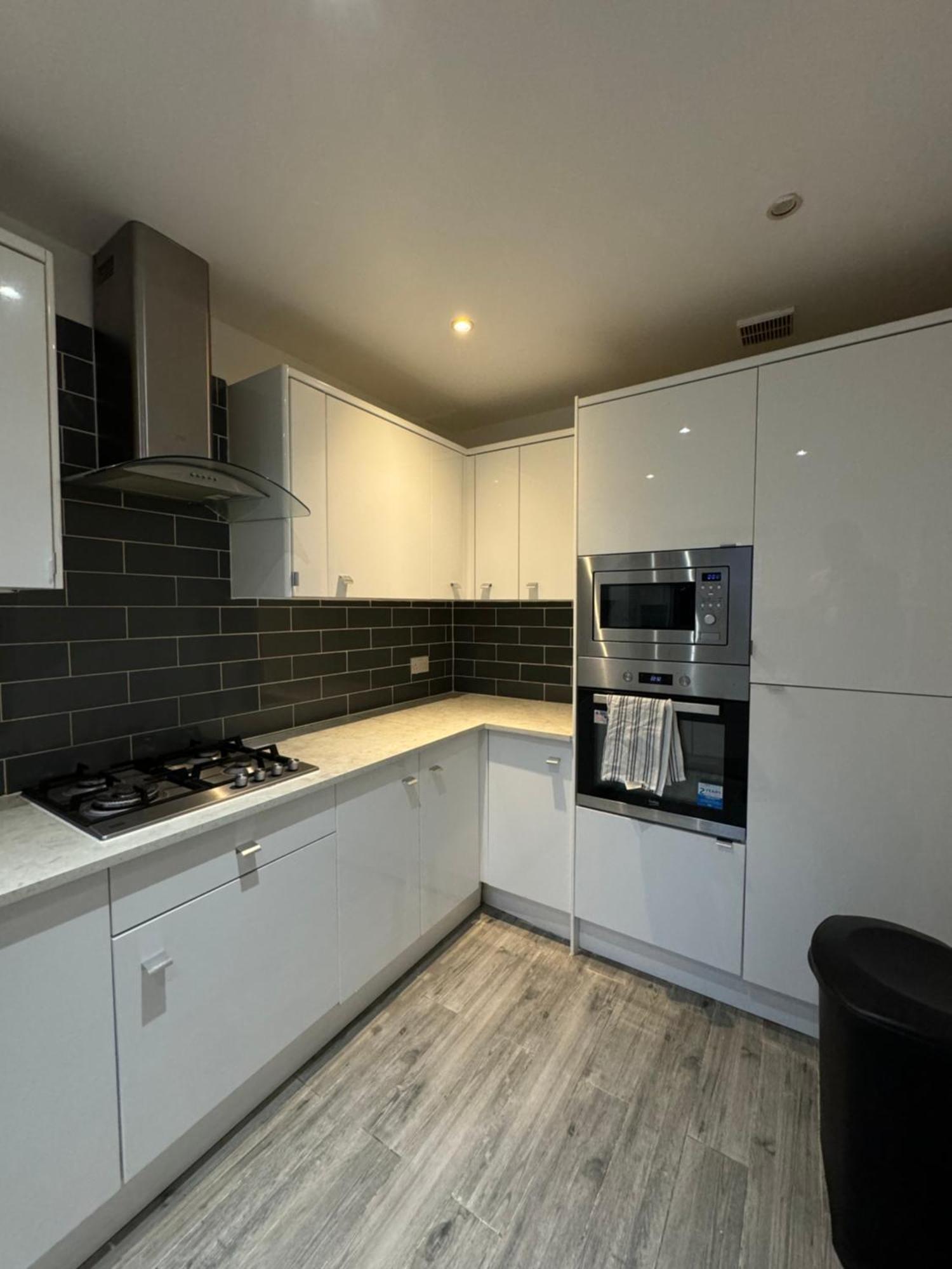 Casa de férias Spacious 3 Bedroom Home, With Private Driveway 5 Minutes From Excel Centre & Custom House Londres