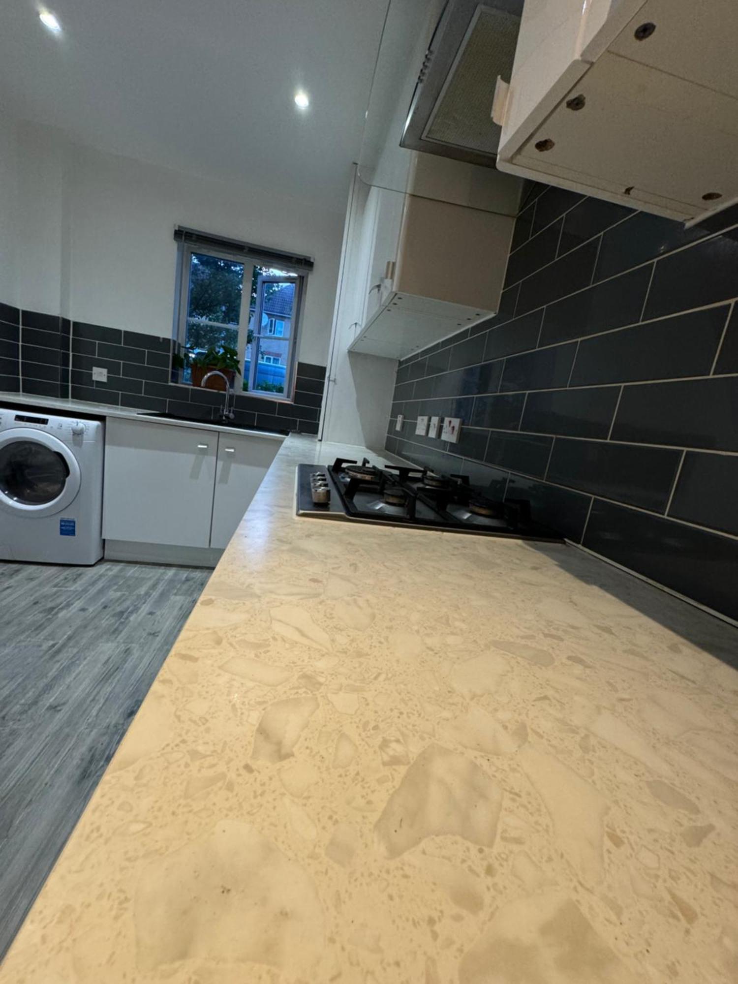 Casa de férias Spacious 3 Bedroom Home, With Private Driveway 5 Minutes From Excel Centre & Custom House *