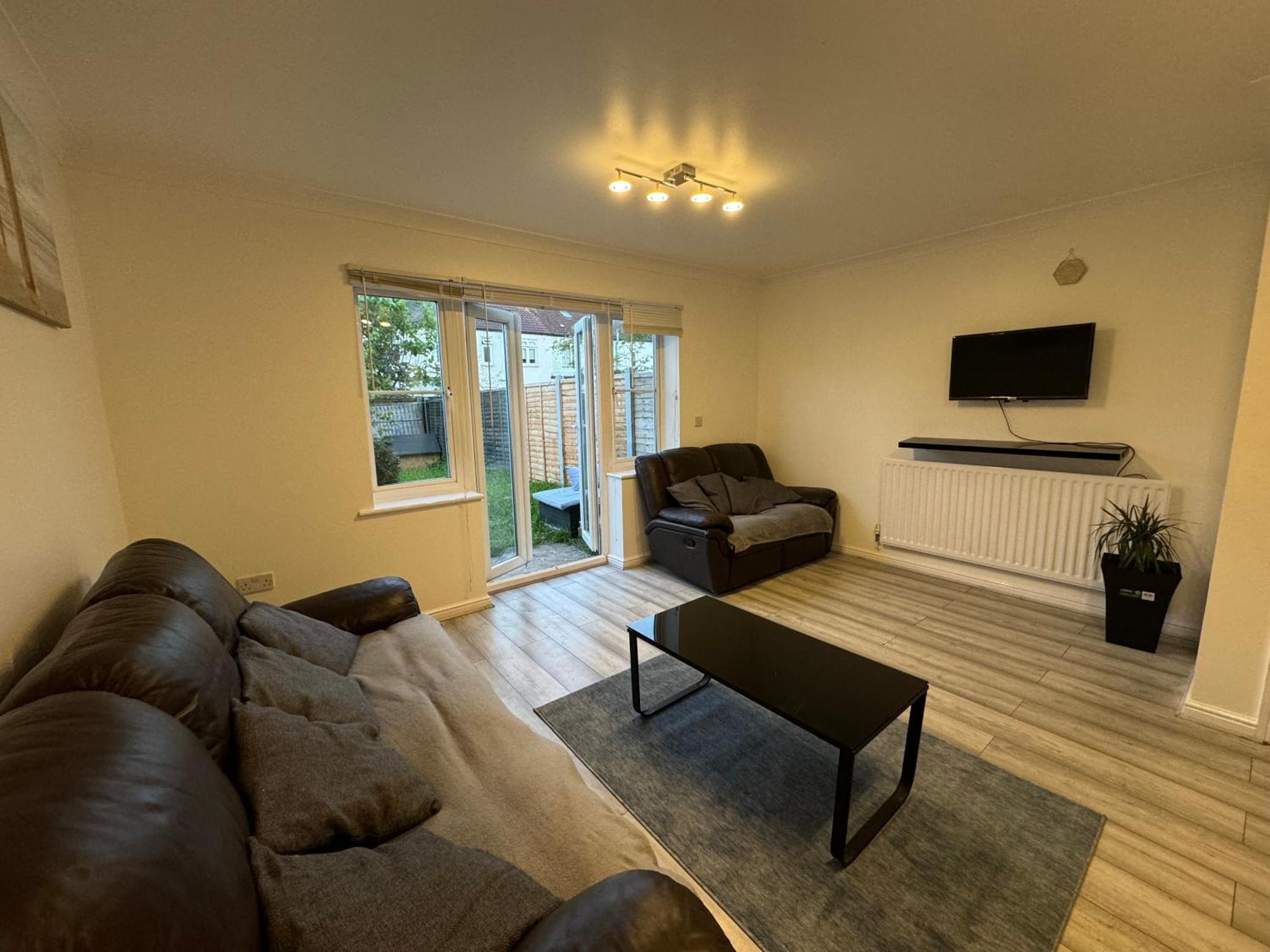 Spacious 3 Bedroom Home, With Private Driveway 5 Minutes From Excel Centre & Custom House Сasa de vacaciones *