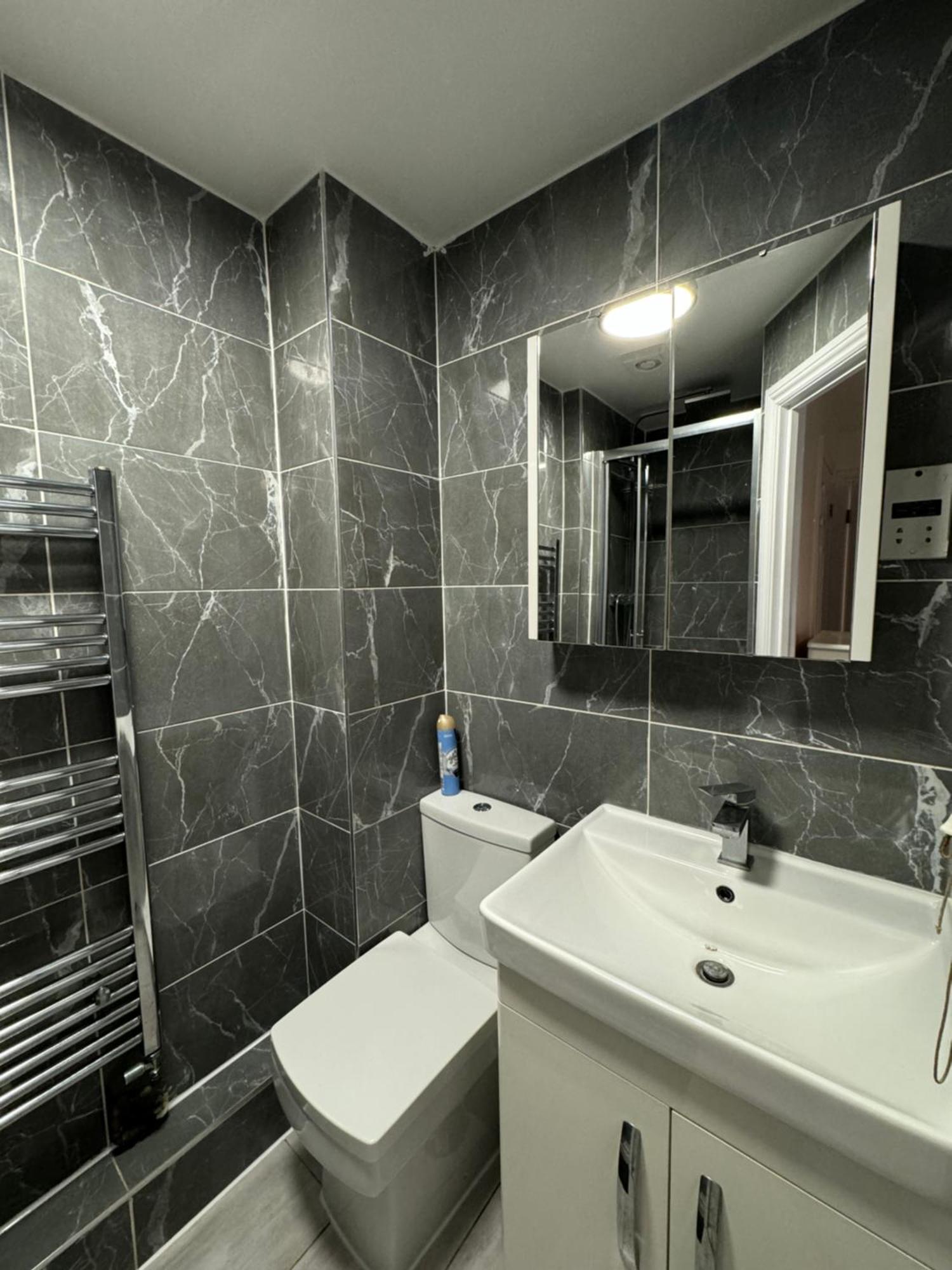 Spacious 3 Bedroom Home, With Private Driveway 5 Minutes From Excel Centre & Custom House Londres