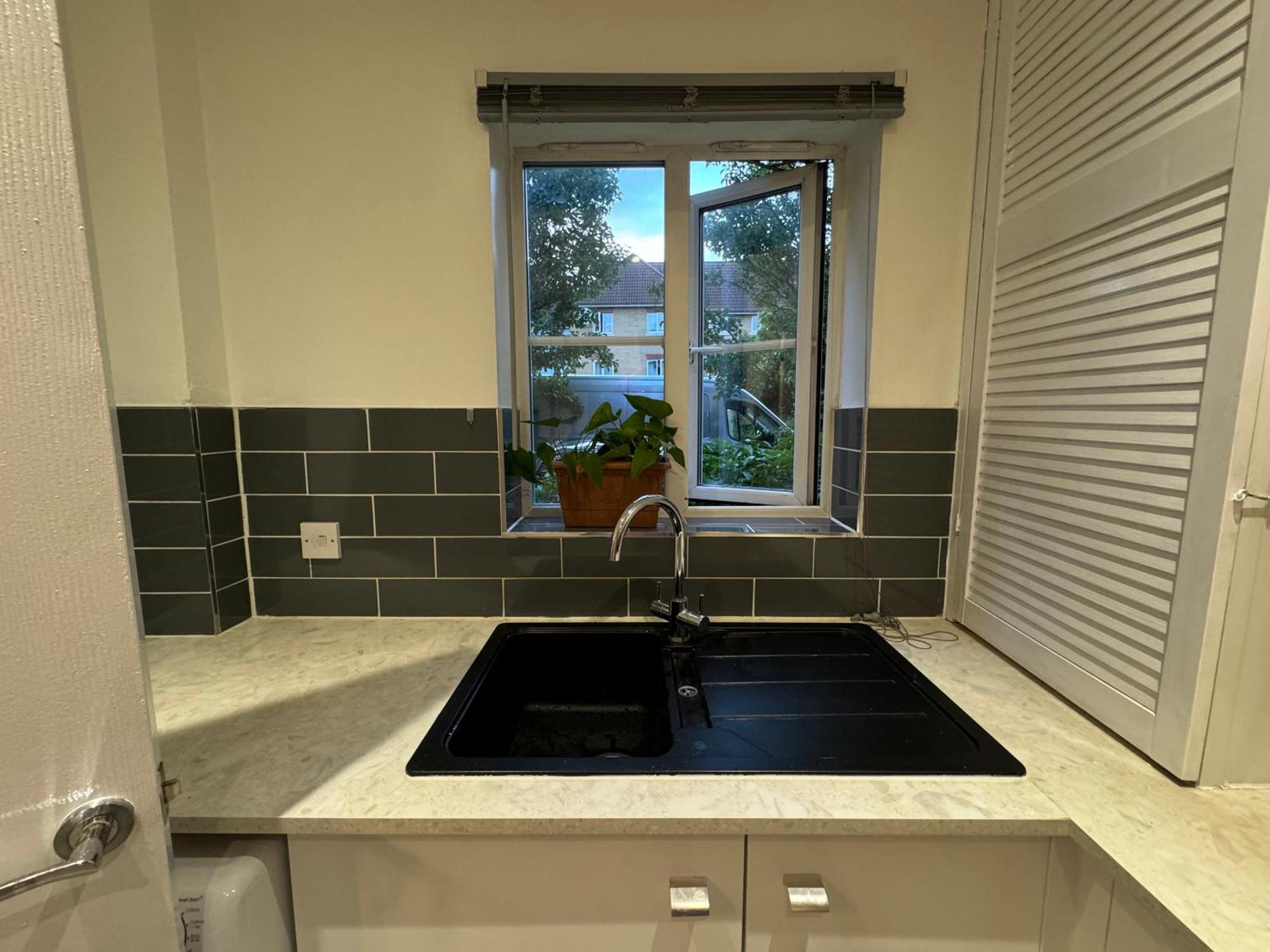Spacious 3 Bedroom Home, With Private Driveway 5 Minutes From Excel Centre & Custom House * Londres