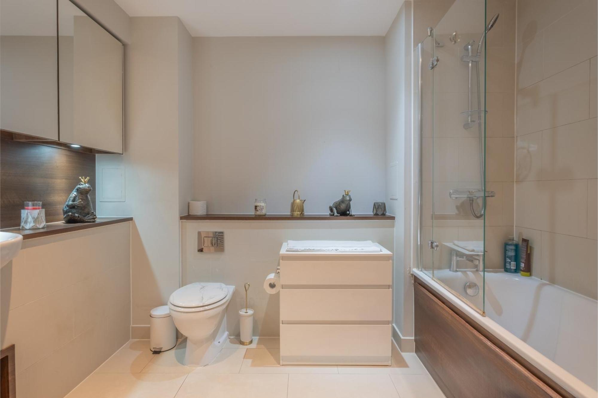 Brand New Flat With Car Park * London